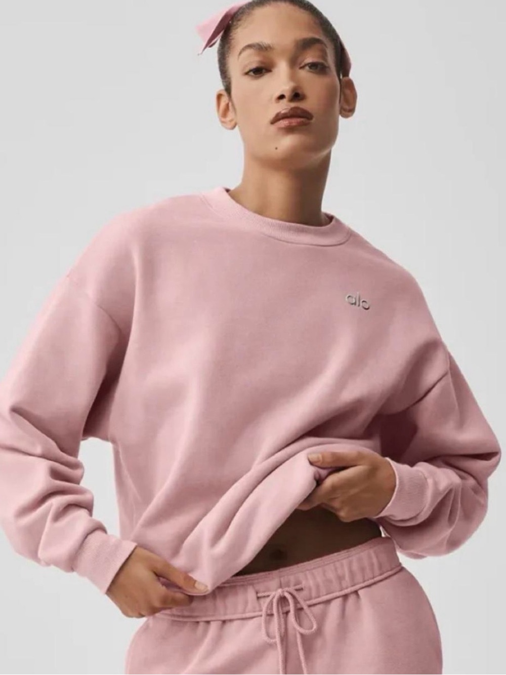 ALO Yoga accolade crew neck pullover.